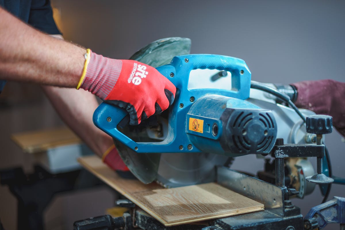 Carpenter using circular saw to cut wood precisely