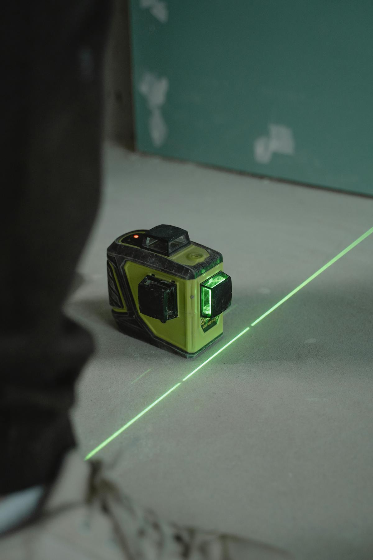 Green line laser level for precise measurement and alignment